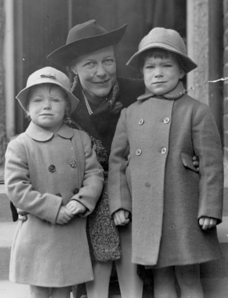 Moragh, left, with her aunt and sister in New Zealand