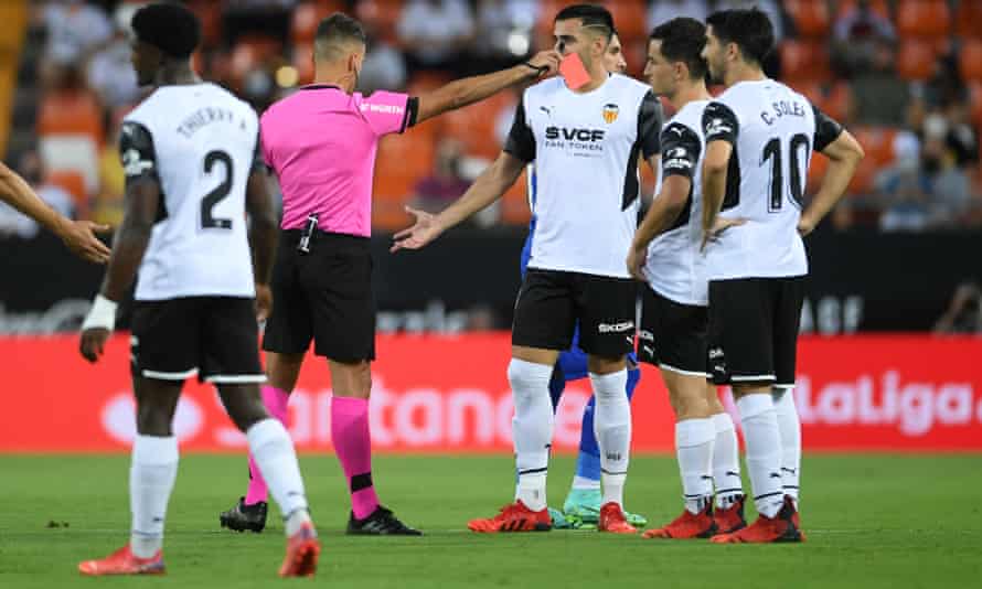 Jesús Gil Manzano sends off Hugo Guillamón of Valencia, for a challenge 31 seconds after kick-off in the match against Getafe