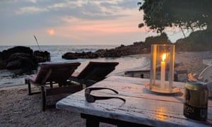 ‘Secret Beach’ Mirissa, candle and sunbeds