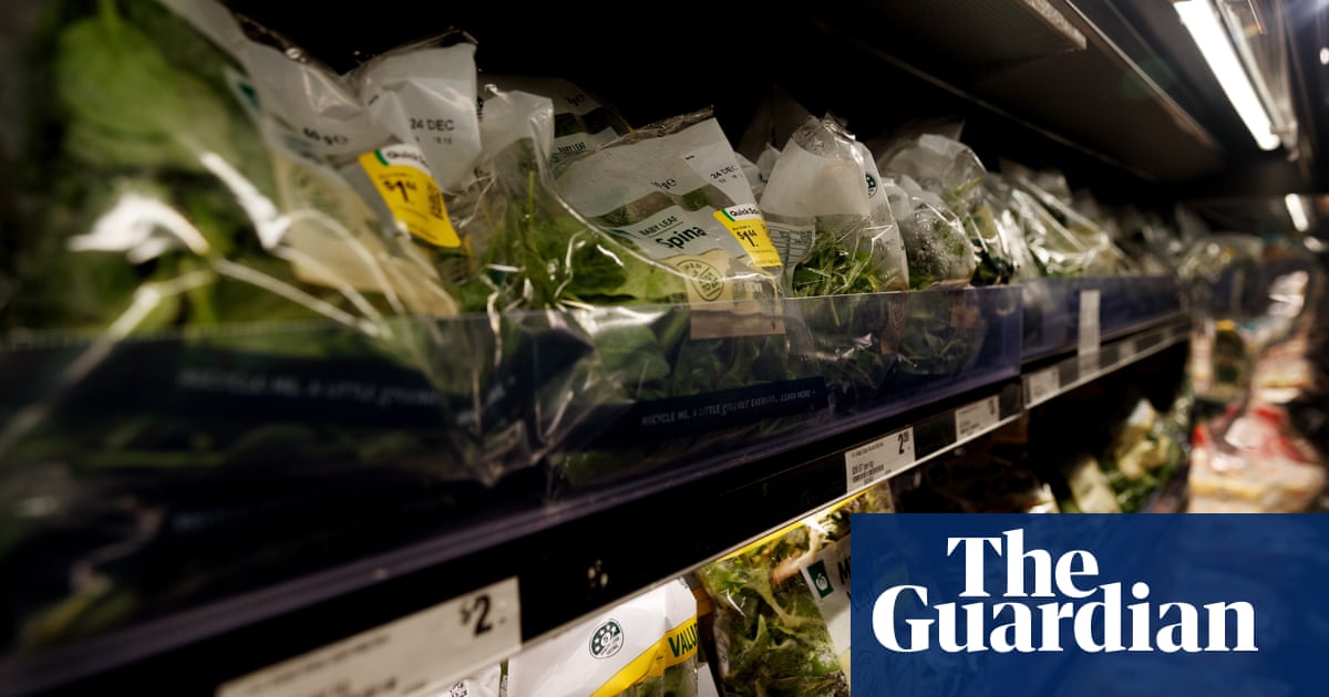 Australians reassured spinach in supermarkets is safe as sales drop 30% in wake of poisonings