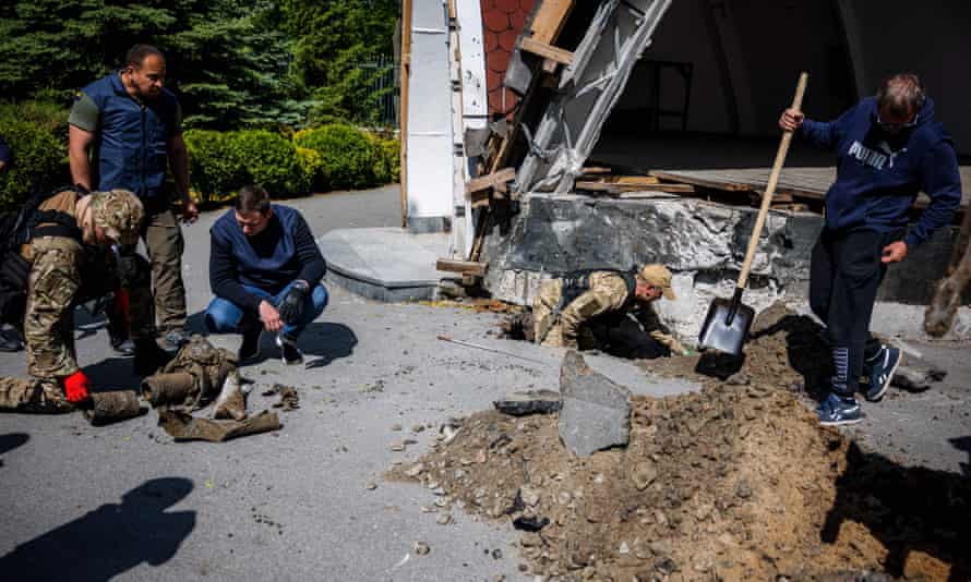 Investigators and bomb squad members search for unexploded devices in Gorky park in Kharkiv, eastern Ukraine, on May 24, 2022.