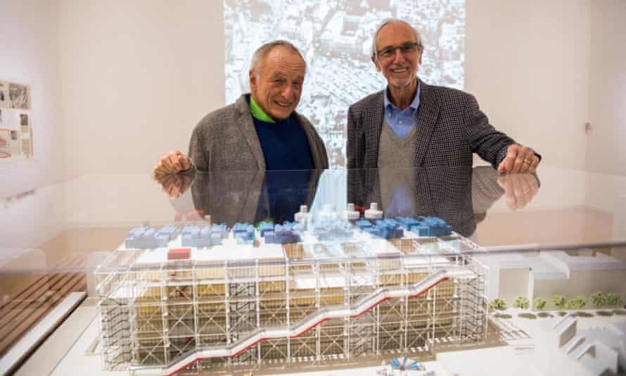 Richard Rogers, left, and Renzo Piano, architects of the Pompidou Centre, with a model of the building in 2017.