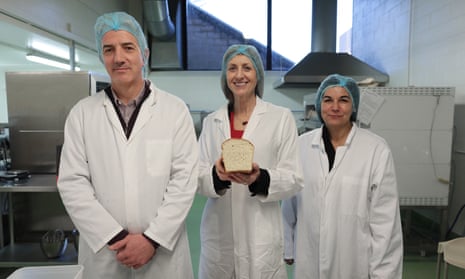 Prof Donal O’Sullivan, Prof Julie Lovegrove and Prof Paola Tosi presenting a broad bean loaf.