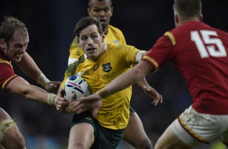 Alun Wyn Jones can’t keep hold of Australia’s fly half Bernard Foley as he tries to pass Wales’ full-back Gareth Anscombe. 