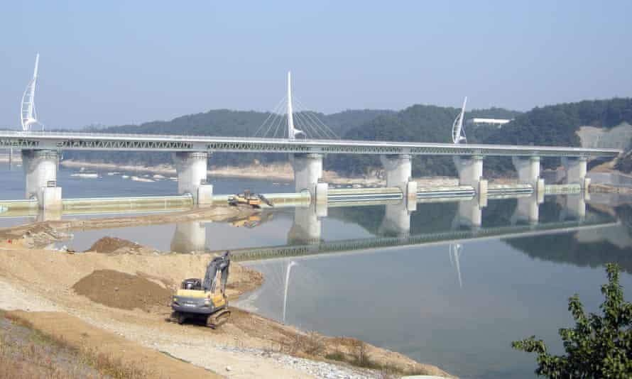 Sunk costs … Four Major Rivers project work at the Gangchon bridge and weir in Yeoju, South Korea.