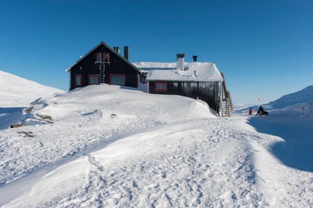 Låktatjåkko mountain hut.