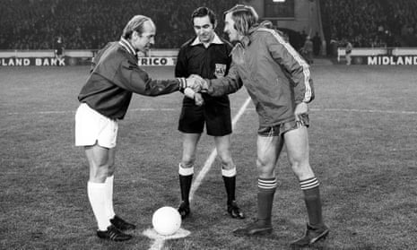 Bobby Charlton, captain of the Three (the newly joined UK, Republic of Ireland and Denmark), and Günter Netzer, who captained the Six (the EEC’s founder members).