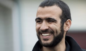 The Canadian government is going to apologise and give millions to Omar Khadr, a former Guantanamo Bay prisoner who pleaded guilty to killing a US soldier in Afghanistan. 