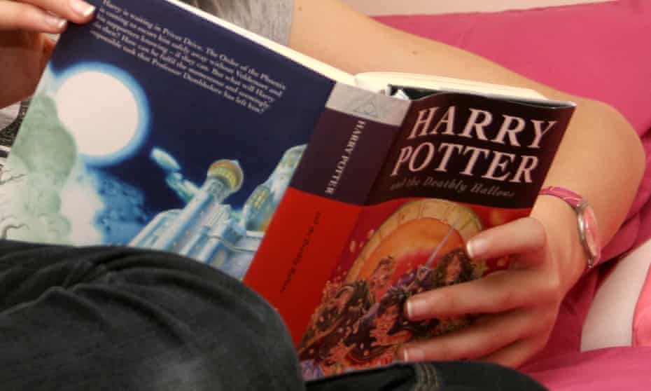 A teenager reads a Harry Potter book.