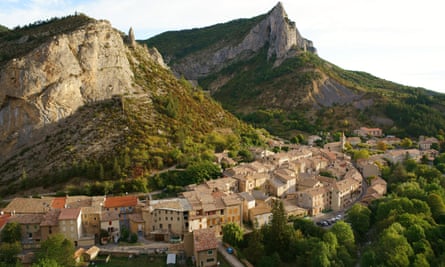 PICTURESQUE VILLAGE OF ORPIERRE, A WELL KNOWN SPOT FOR CLIMBING ENTHUSIASTS.