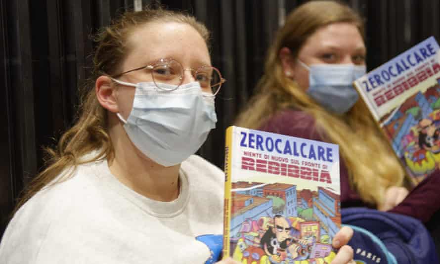 People wait for Zerocalcare to sign books in Rome.