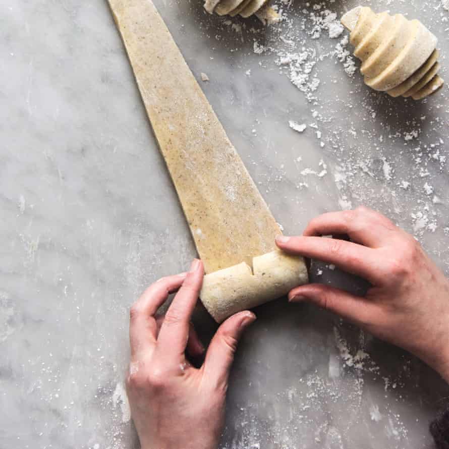 Shaping the croissant