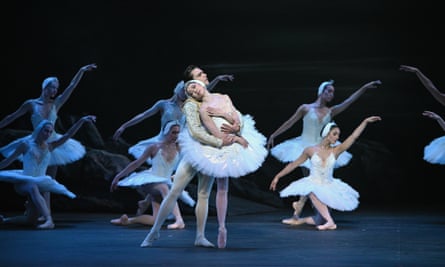 Le lac des cygnes du Ballet national anglais.