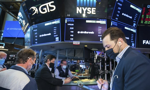 wall street rebounds as us jobless claims fall to pandemic low as it happened business the guardian wall street rebounds as us jobless claims fall to pandemic low as it happened business the guardian