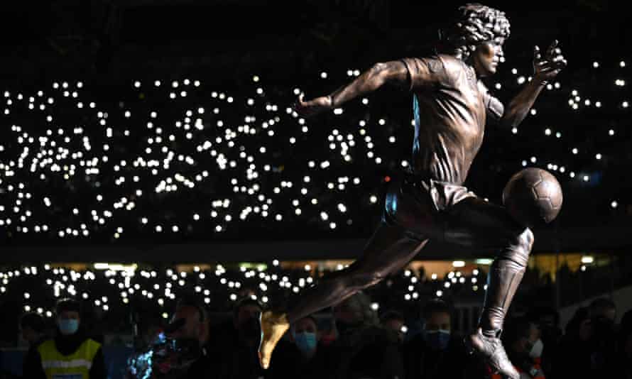 Napoli unveiled a statue of Diego Maradona in the stadium before the game against Lazio.