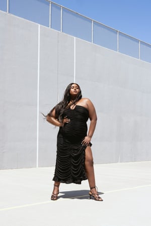 XXXXXGanni و نام تجاري شامل اندازه Ester Manas در مجموعه اي از تعطيلات كه براي تعطيلات تابستاني عالي است به نيروها مي پيوندند. مجموعه 10 تكه كپسولي از لباس پوشيدن تعطيلات پس از ساحل الهام گرفته شده است. ادغام امضاي هر دو برچسب، برجستهترينها شامل بدنه، لباسهاي رنگارنگ به رنگ آبي آبي، مشكي و شرابي و همچنين لباسهاي شنا با يقه متقاطع استر ماناس بود. (موجود در سايزهاي 4 تا 24 انگلستان) قيمت از 95 پوند - 285 پوند ganni.com