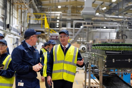 Peter Kyle (right) speaking with operations director Paddy O'Doherty during a visit to Encirc Glass in Chester.