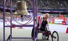 Sammi Kinghorn celebrates after winning the women’s T53 100m final at the Stade de France.