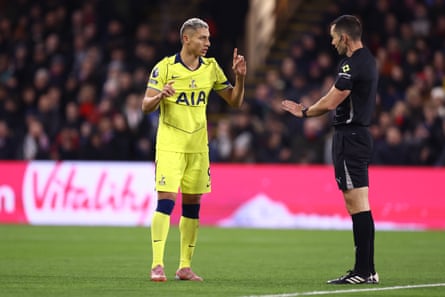 Richarlison speaks to the referee Jarred Gillett