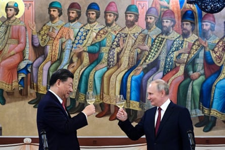 Russian President Vladimir Putin and Chinese President Xi Jinping toast during their dinner at The Palace of the Facets in Moscow