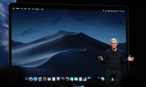 Tim Cook introduces Mojave macOS.