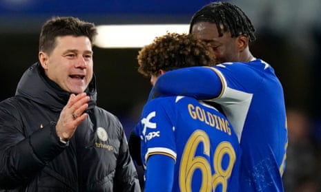 Chelsea manager Mauricio Pochettino (left) and players celebrate after their win over Preston North End.