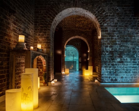 AIRE ANCIENT BATHS LONDON- LOUNGE