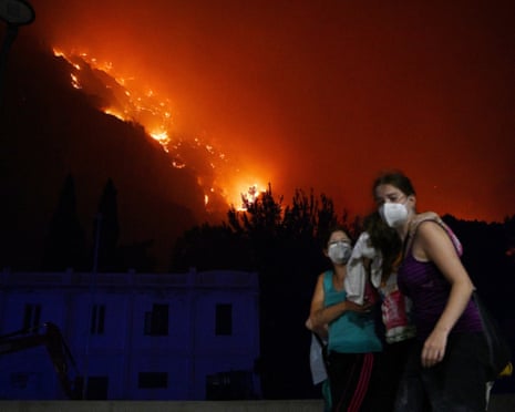 A large fire broke out last night in Lokva Rogoznica and spread to the area above Omiš, Split.