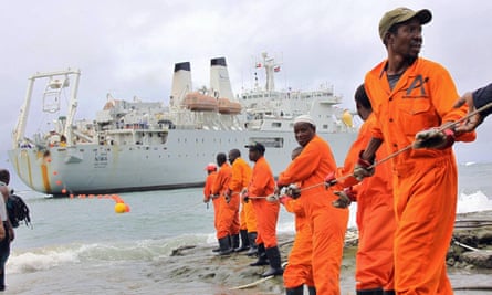 Workers haul part of a fibre optic cable to the shore at the Kenyan port town of Mombasa in 2009