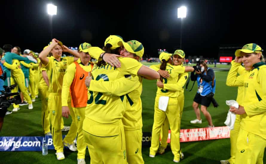Australian players celebrate their victory in the 2022 Women’s Cricket World Cup final.