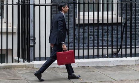 Rishi Sunak in Downing Street carrying a red briefcase