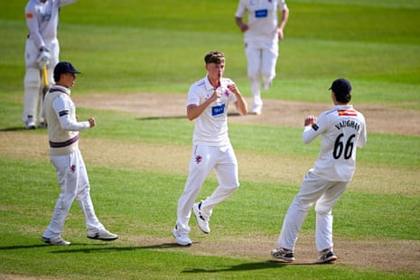 Alfie Ogborne of Somerset celebrates the wicket of Nick Gubbins
