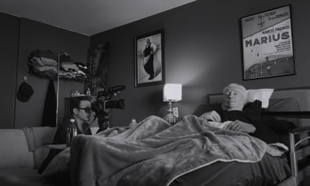 Режисьорът на документални филми Крис Смит описва Дауни-старши.