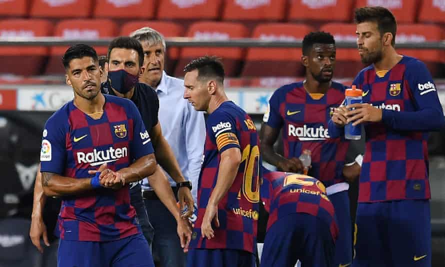Barcelona’s assistant coach Eder Sarabia talks to Luis Suarez and Lionel Messi during the Liga match between FC Barcelona and Club Atletico de Madrid at Camp Nou in June 2020.