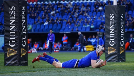 France's Thibault Flament scores their first try.