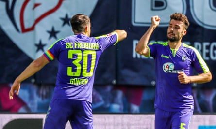 Freiburg’s Manuel Gulde and Christian Günter celebrate after Gulde scored at RB Leipzig.