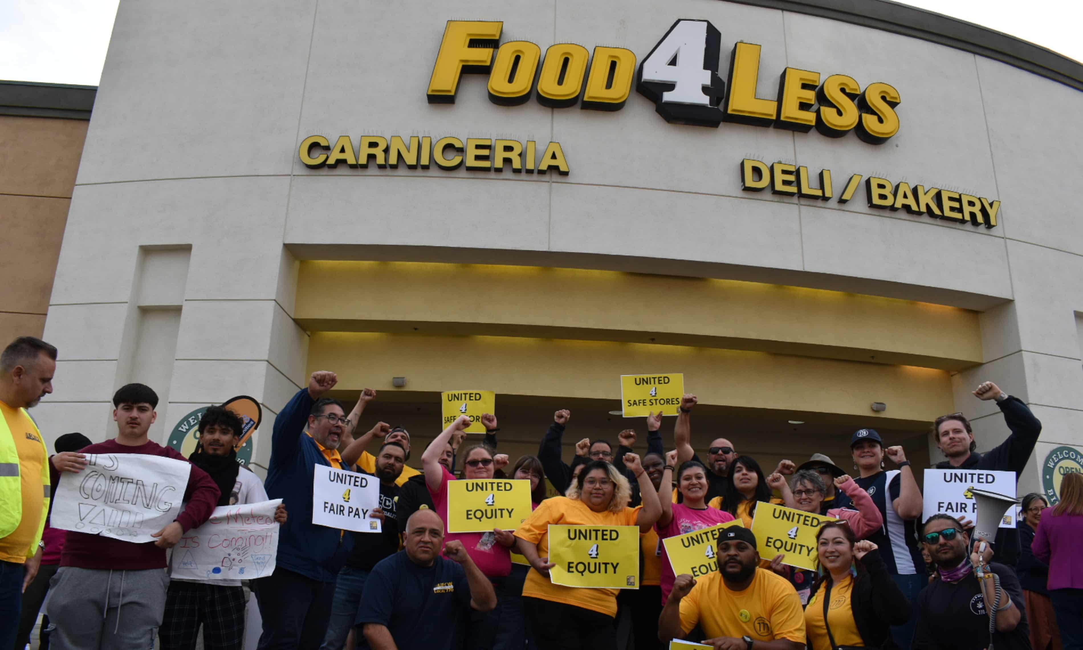 ‘We’re not backing down’: US grocery workers take on Kroger with strike vote (theguardian.com)