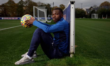 Tyrick Mitchell – Biểu Tượng Của Sự Tiến Bộ Trong Đào Tạo Tyrick Mitchell – Biểu Tượng Của Sự Tiến Bộ Trong Đào Tạo