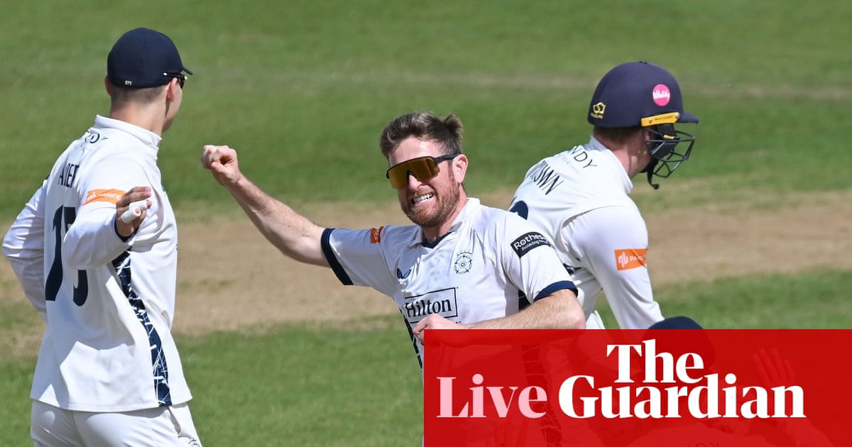 Hampshire v Somerset, Warwickshire v Essex, and more: county cricket