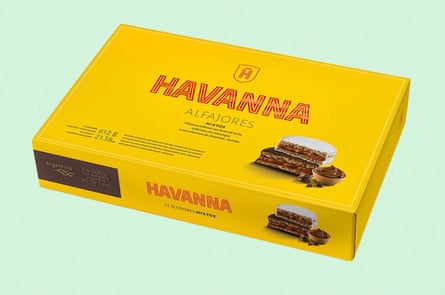 Yellow box of Alfajor de Dulce de Leche chocolates