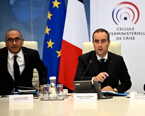 Interior minister Nuñez and PM Lecornu sit at a table during a crisis meeting