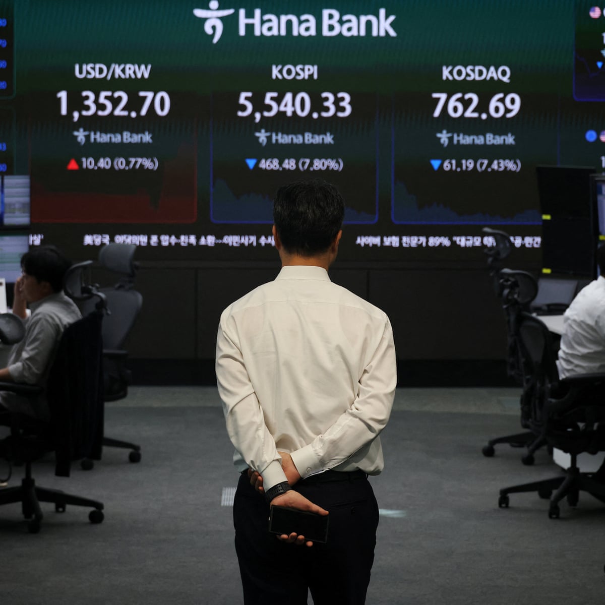 Tech stock sell‑off intensifies as markets await UK GDP report for August – business live