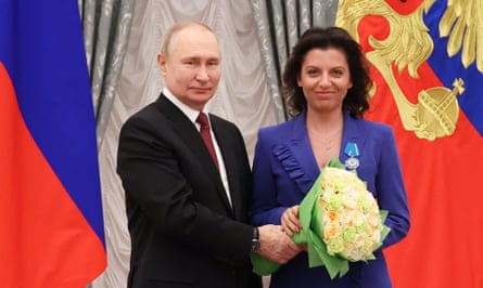Vladimir Putin bestows an award upon Margarita Simonyan, RT’s editor in chief, in December 2022.