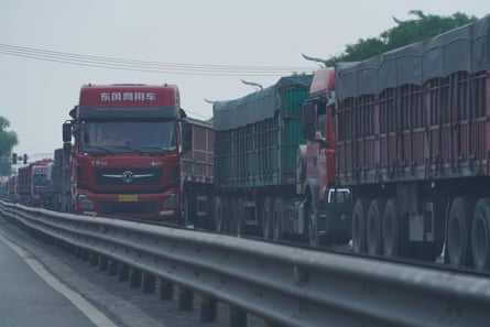 Coal trucks lined up on the road outside Lüliang.
