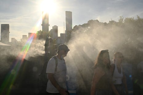 It is hot and sunny in Melbourne with spectators making use of the misting fans on the Australian Open precinct.