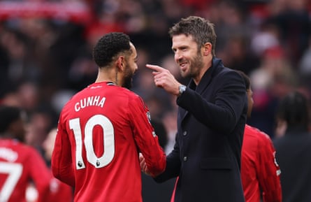 Michael Carrick enjoys Manchester United’s victory with the substitute Matheus Cunha