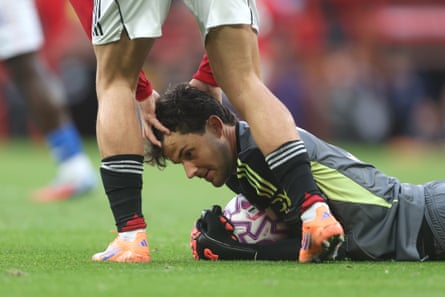 Senne Lammens, the Manchester United goalkeeper, takes the plaudits after making a save against Sunderland