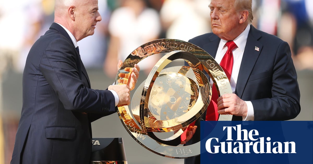 Trump booed but unbowed at Club World Cup final as he crashes Chelsea’s trophy lift | Club World Cup 2025 Trump booed but unbowed at Club World Cup final as he crashes Chelsea’s trophy lift | Club World Cup 2025