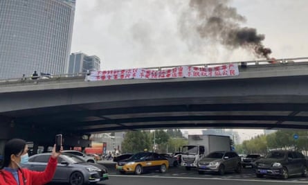 Protest banners reportedly seen on the Sitong Bridge overpass in Beijing on 13 October in an image shared on social media.