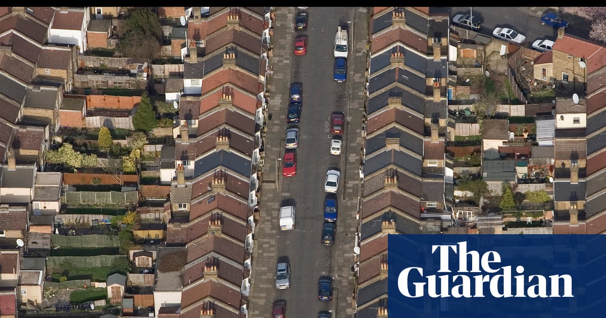 ‘English nationalist’ content creators film themselves in asylum seekers’ house